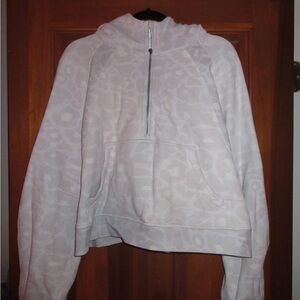 Lululemon Athletica Light Gray Cheeta Patterned Scuba